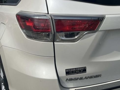 Used 2015 Toyota Highlander Limited Platinum AWD/4WD image 10