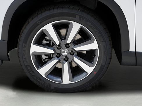 Certified 2025 Honda Pilot Touring image 13