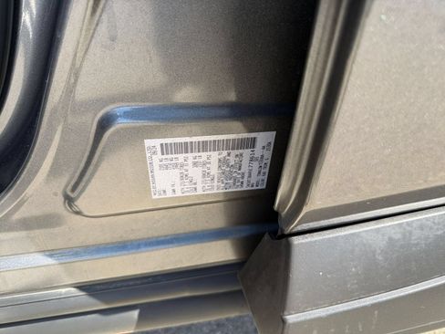 Used 2025 Nissan Rogue SV FWD image 30