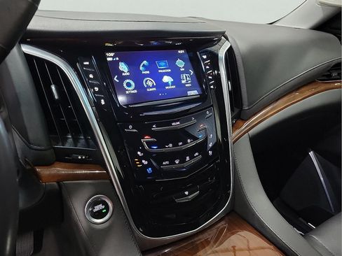 Used 2019 Cadillac Escalade Premium Luxury AWD/4WD image 16