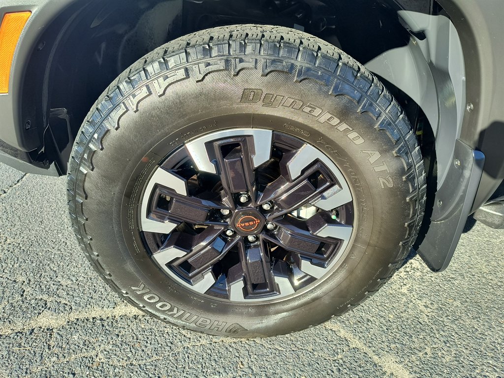Used 2023 Nissan Frontier PRO-4X w/ Technology Package AWD/4WD image 9