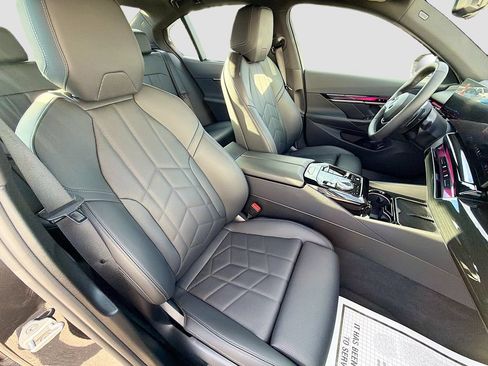 Used 2025 BMW 540i xDrive AWD/4WD image 15