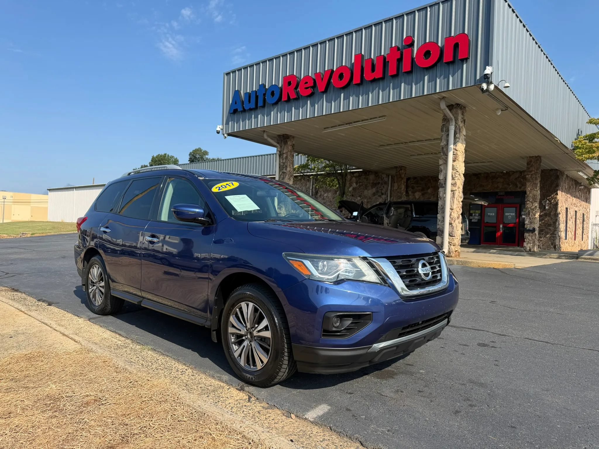 Used 2017 Nissan Pathfinder S AWD/4WD image 1