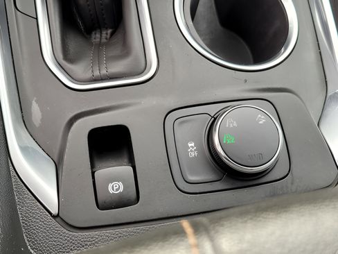 Used 2019 Chevrolet Traverse LT image 10