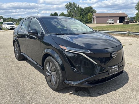 Used 2023 Nissan Ariya FWD image 1