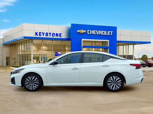 Used 2025 Nissan Altima 2.5 SV FWD image 4