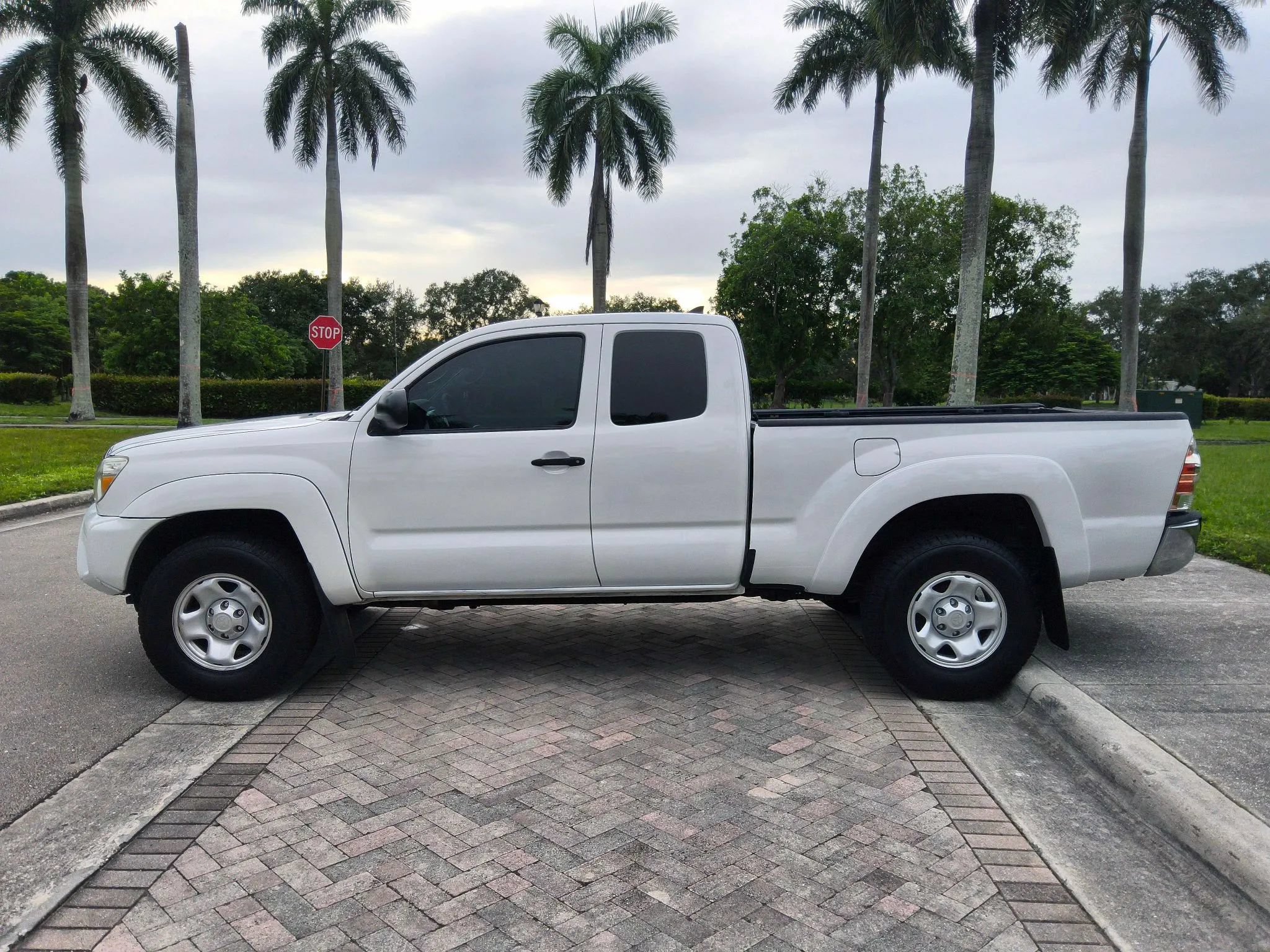 Used 2014 Toyota Tacoma PreRunner w/ SR5 Package RWD image 15
