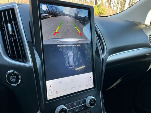 Used 2024 Ford Edge Titanium image 23