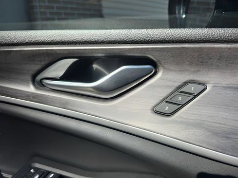 Used 2023 Jeep Grand Cherokee Limited w/ Black Appearance Package image 19