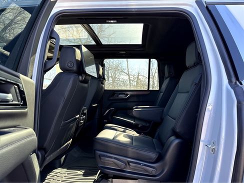 New 2026 GMC Yukon XL Denali w/ Denali Reserve Package image 9