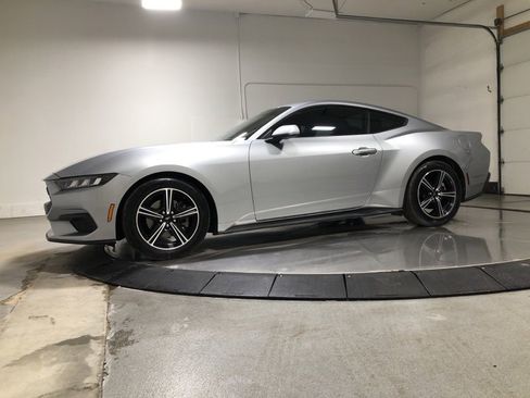 Used 2024 Ford Mustang Coupe image 4