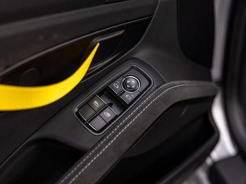 Certified 2025 Porsche 718 Boxster Spyder RS RWD image 38