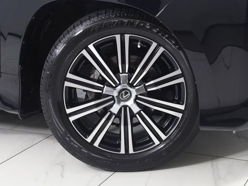 Used 2020 Lexus LX 570 4WD w/ Luxury Package image 18