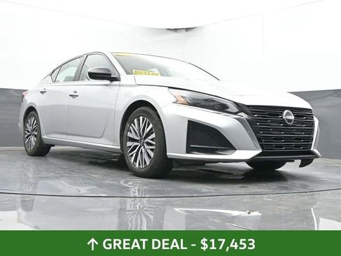 Used 2024 Nissan Altima 2.5 SV image 45
