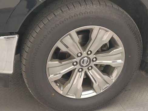 Used 2018 Nissan Titan SV w/ SV Convenience Package image 31