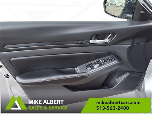 Used 2024 Nissan Altima 2.5 SV image 14