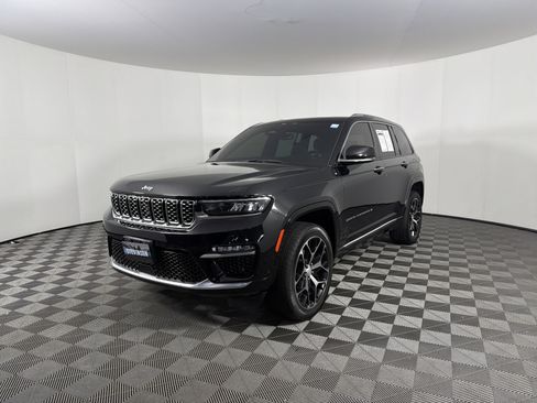Used 2023 Jeep Grand Cherokee Summit AWD/4WD image 3