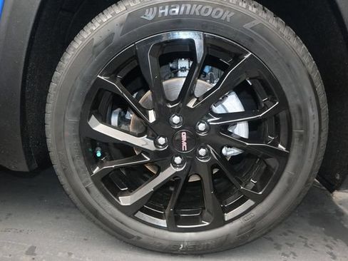 Used 2024 GMC Terrain SLE w/ Driver Convenience Package FWD image 18