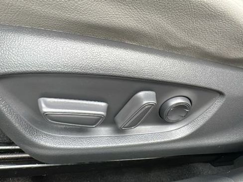 Used 2020 Toyota Camry SE w/ Carpet Mat Package FWD image 21