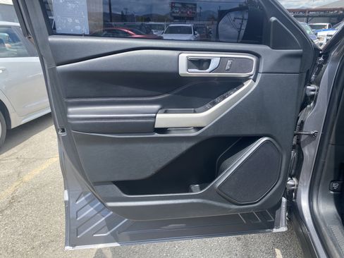 Used 2022 Ford Explorer XLT RWD image 17