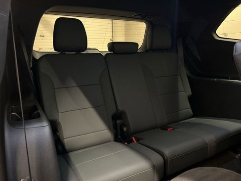 Used 2024 GMC Acadia AT4 w/ Luxury Package AWD/4WD image 10
