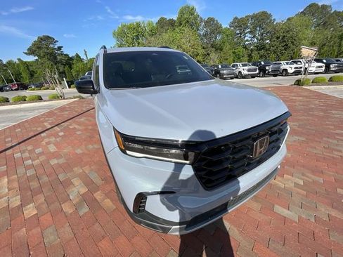 Certified 2025 Honda Pilot TrailSport image 4