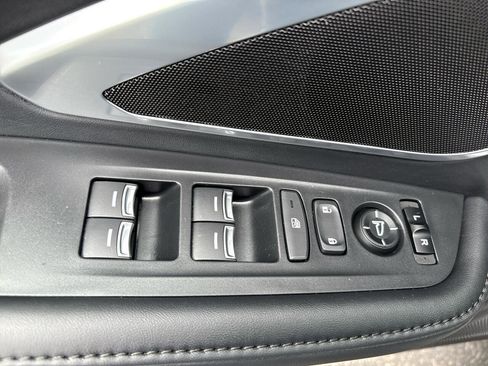 Used 2023 Acura RDX SH-AWD image 16