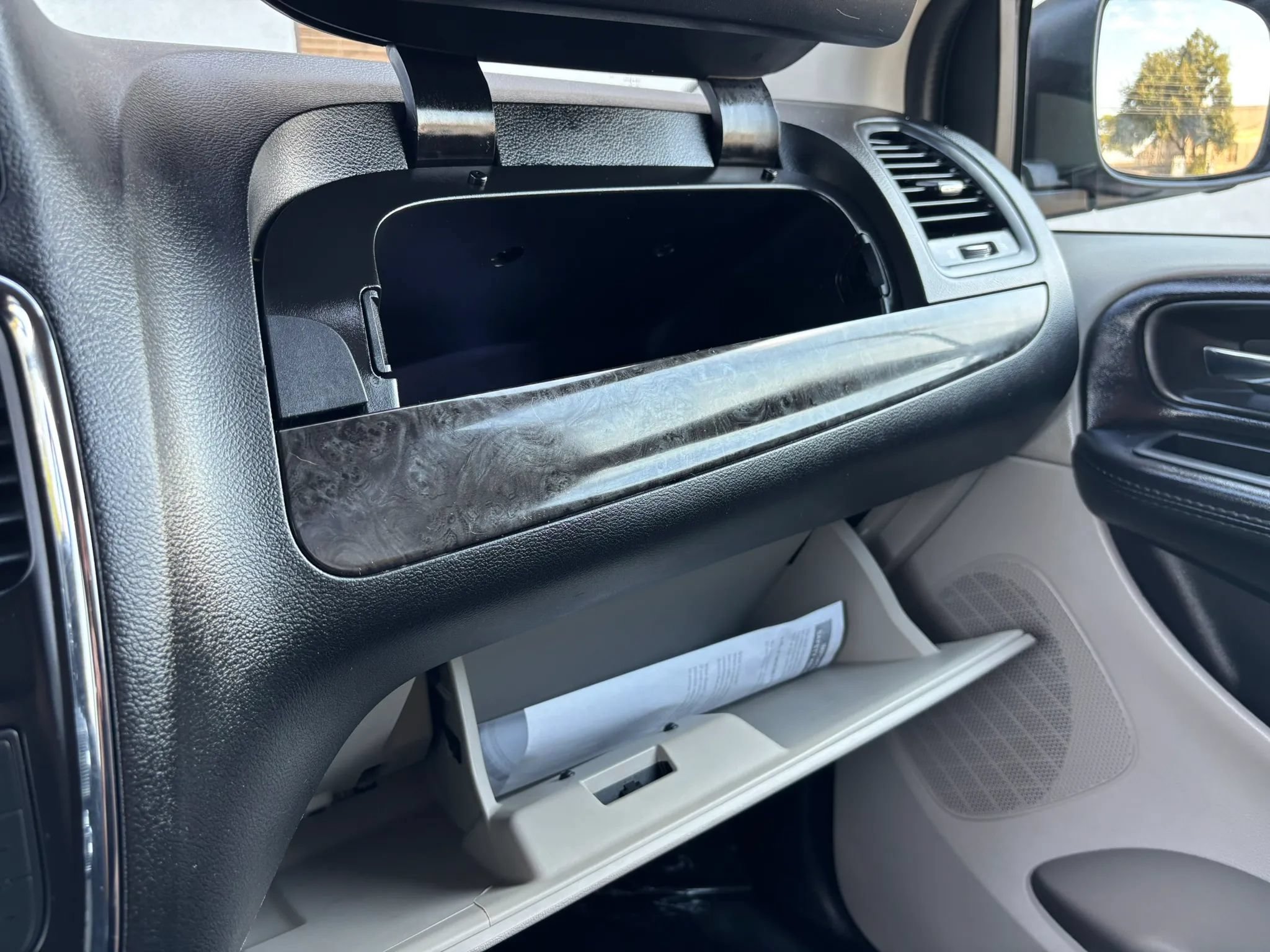 Used 2019 Dodge Grand Caravan SE w/ UConnect Hands-Free Group FWD image 39