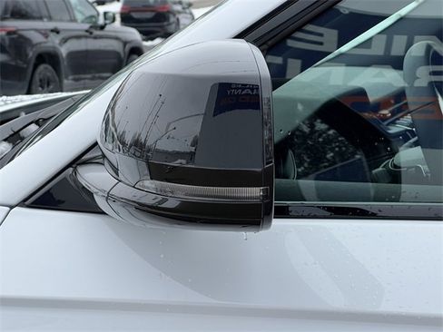 Used 2024 Jeep Grand Cherokee Altitude image 38