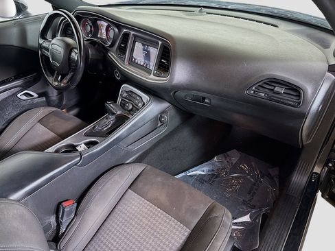 Used 2022 Dodge Challenger SXT image 28