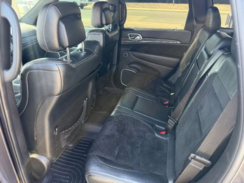 Used 2016 Jeep Grand Cherokee SRT image 16