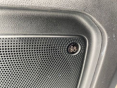 Used 2020 Ford Escape Titanium image 18