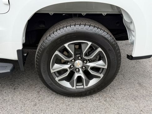 Used 2023 Chevrolet Silverado 1500 LT AWD/4WD image 10