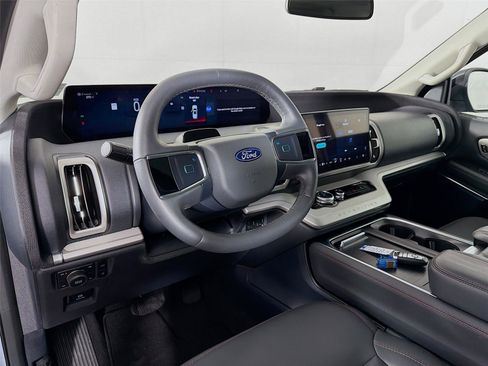 Used 2025 Ford Expedition Max Active AWD/4WD image 9