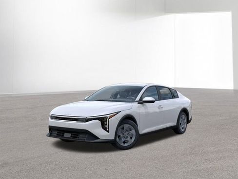 Used 2025 Kia K4 LX image 1