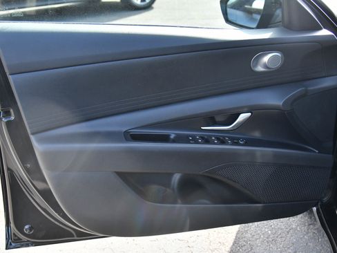 Used 2024 Hyundai Elantra SEL image 13