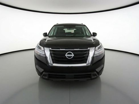 Used 2025 Nissan Pathfinder SV image 2