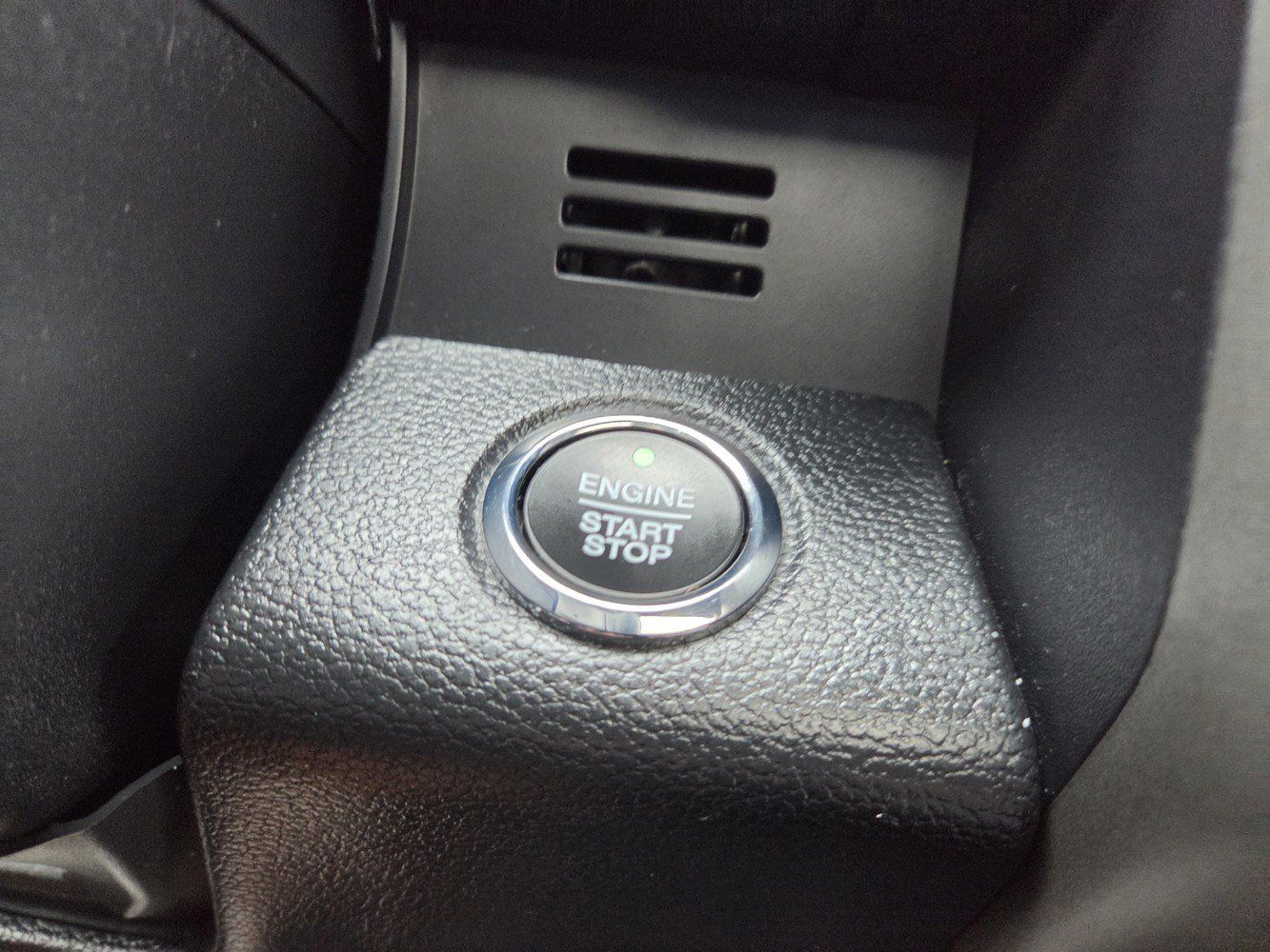Used 2020 Ford Expedition XLT w/ Equipment Group 202A AWD/4WD image 23
