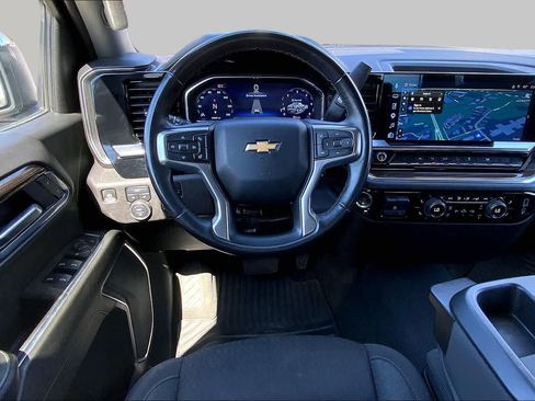 Used 2025 Chevrolet Silverado 1500 LT AWD/4WD image 9