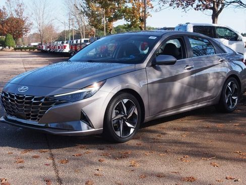 Used 2023 Hyundai Elantra Limited image 3