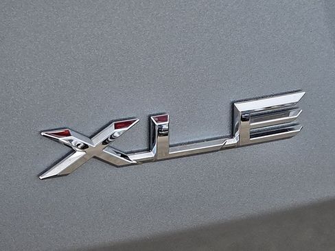 Used 2025 Toyota Grand Highlander AWD image 11