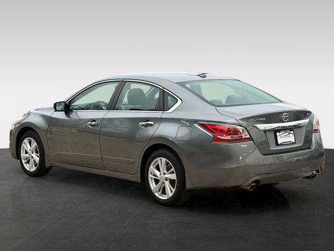 Used 2015 Nissan Altima 2.5 SV image 5