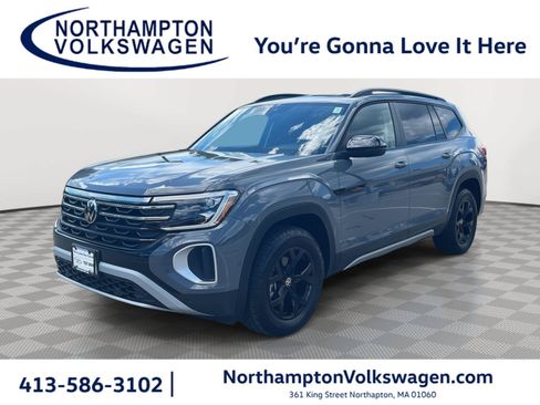 Used 2025 Volkswagen Atlas Peak Edition SE AWD/4WD image 1