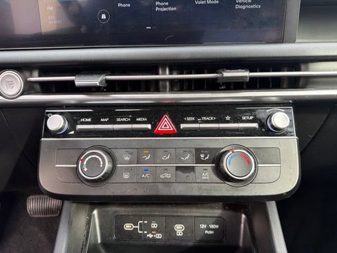 Used 2025 Hyundai Santa Cruz SE AWD/4WD image 25