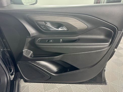 Used 2023 GMC Terrain SLT image 26