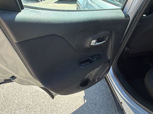 Used 2020 Jeep Renegade Sport w/ UConnect 7.0 Group FWD image 22