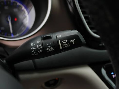 Used 2018 Chrysler Pacifica Touring-L Plus FWD image 14