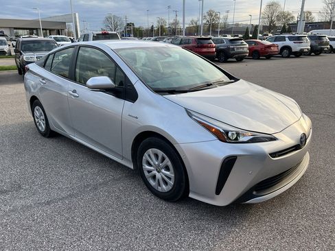 Used 2021 Toyota Prius LE image 9