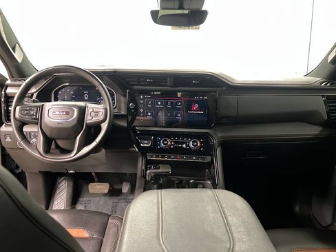 Certified 2024 GMC Sierra 1500 AT4 w/ Technology Package AWD/4WD image 17