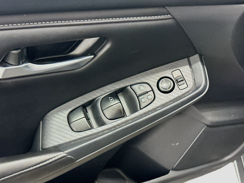 Used 2025 Nissan Sentra SV FWD image 15